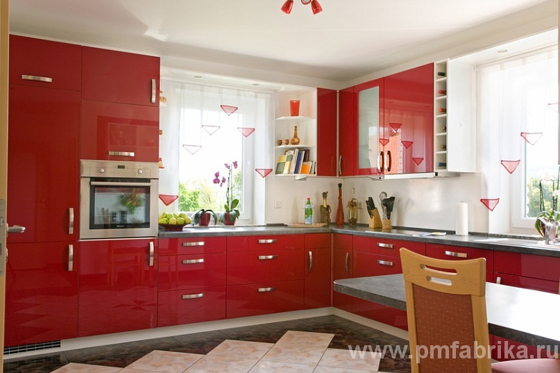 Красная дизайнерская кухня на заказ